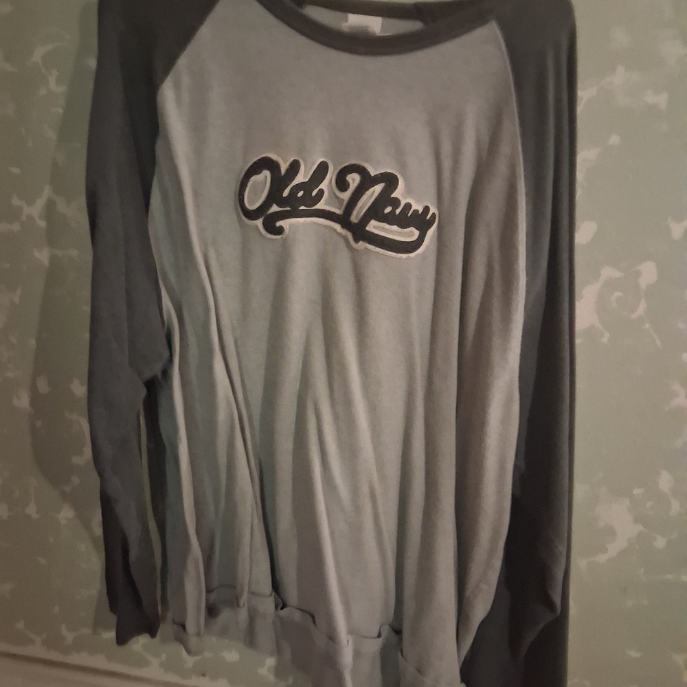 Old Navy Gray and Black Long Sleeve Shirt
